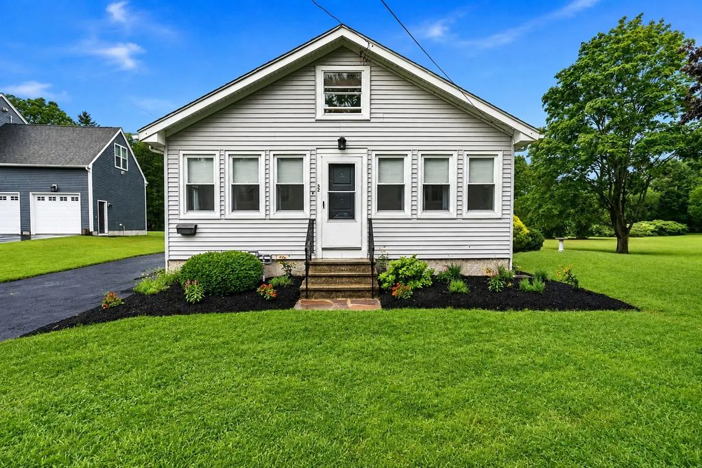 52 Calef Ave, Swansea