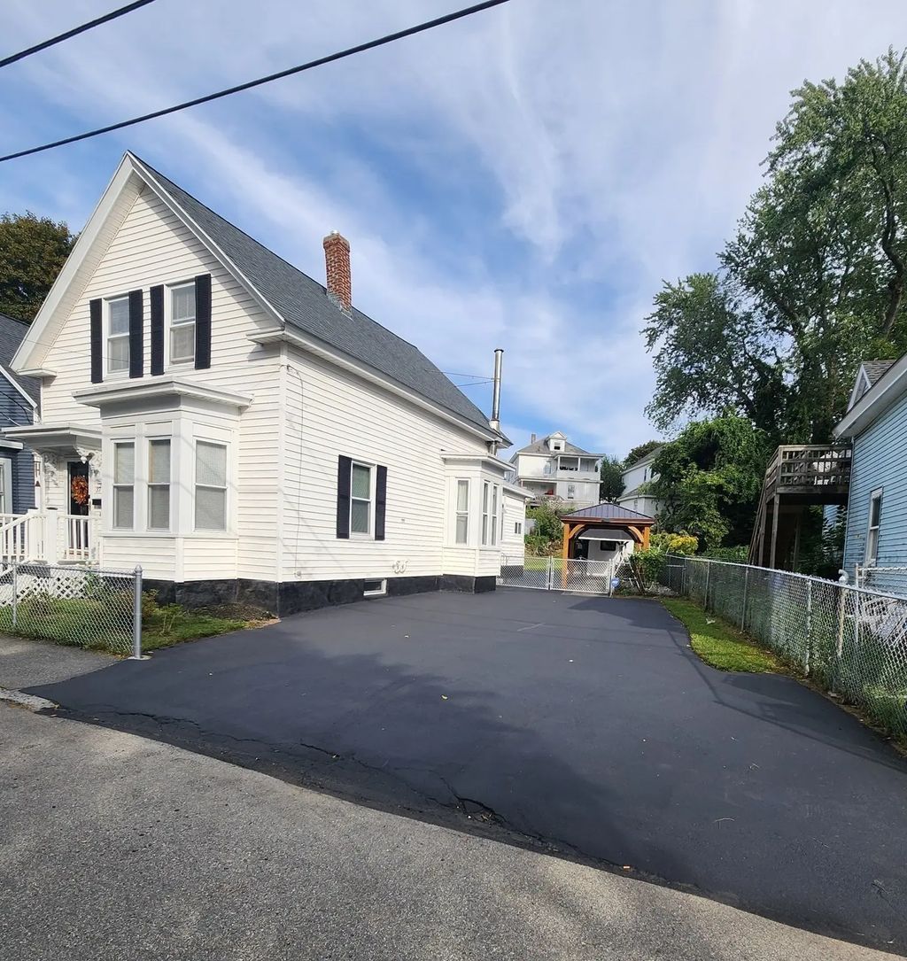 37 Barclay Street, Lowell