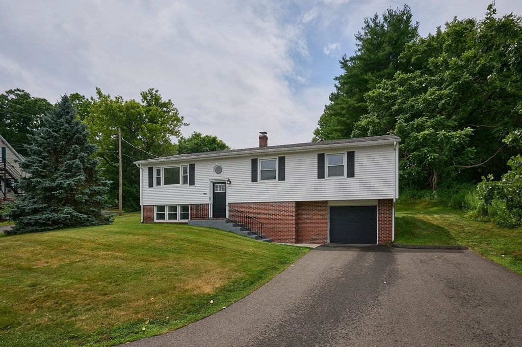 194 Pleasant St, East Longmeadow