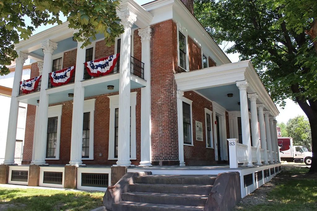 83 Maple St, Springfield