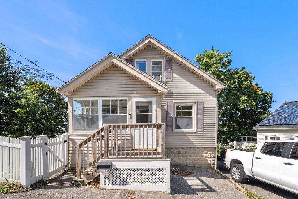11 Clifton Ave, Saugus