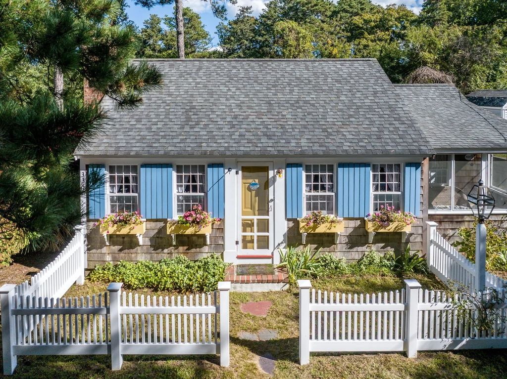 335 Lower County Rd, Dennis