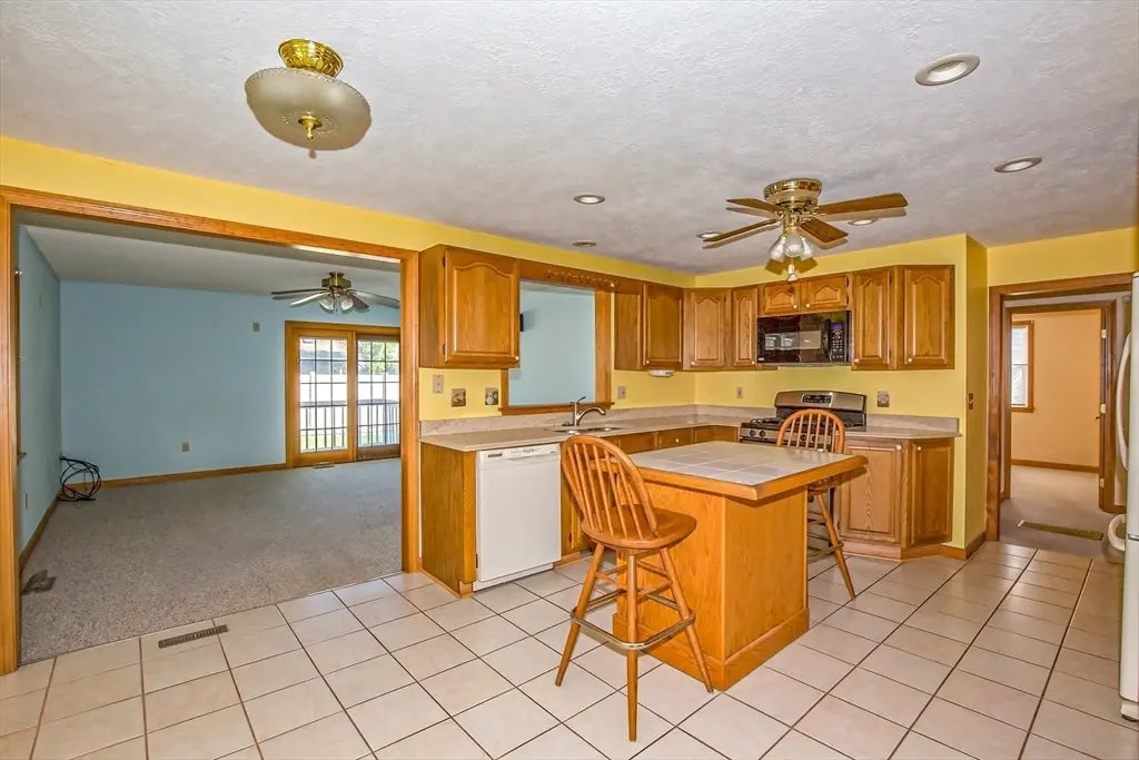 60 South Alhambra Cr, Agawam