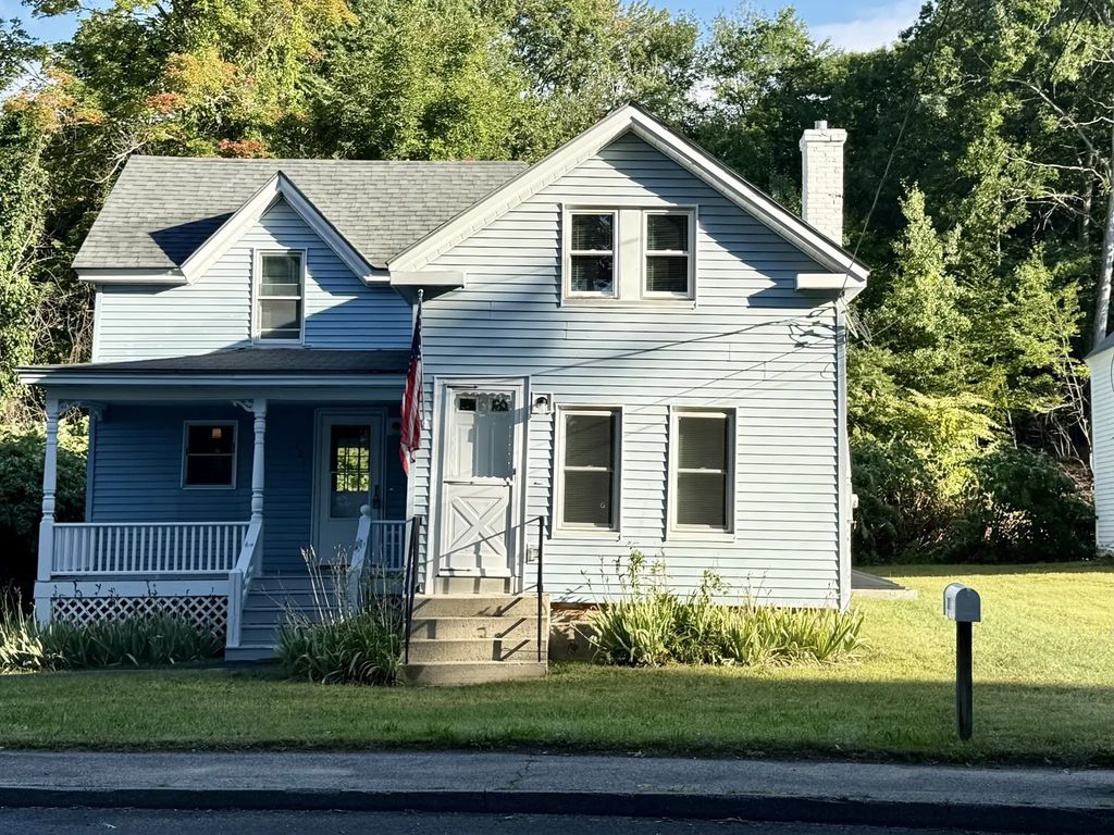 301 Central St, Hudson