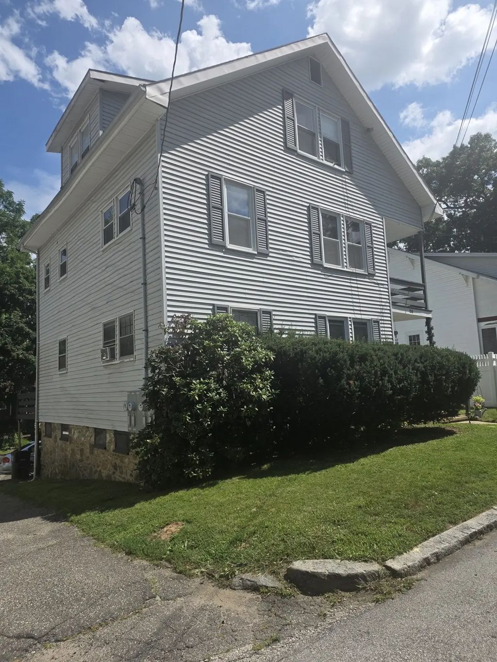 26 Harding Ct, Southbridge