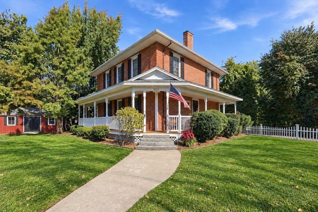 223 Chicopee St, Chicopee