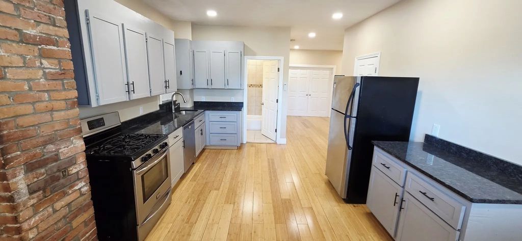 233 Chelsea #2, Boston