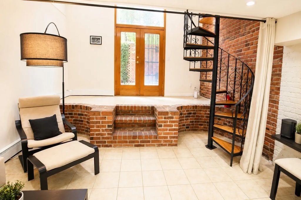 11 Albemarle St #1, Boston