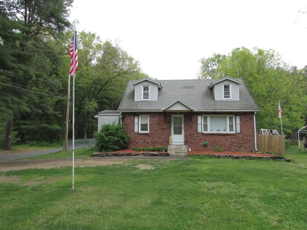 10 Bartlett St, South Hadley