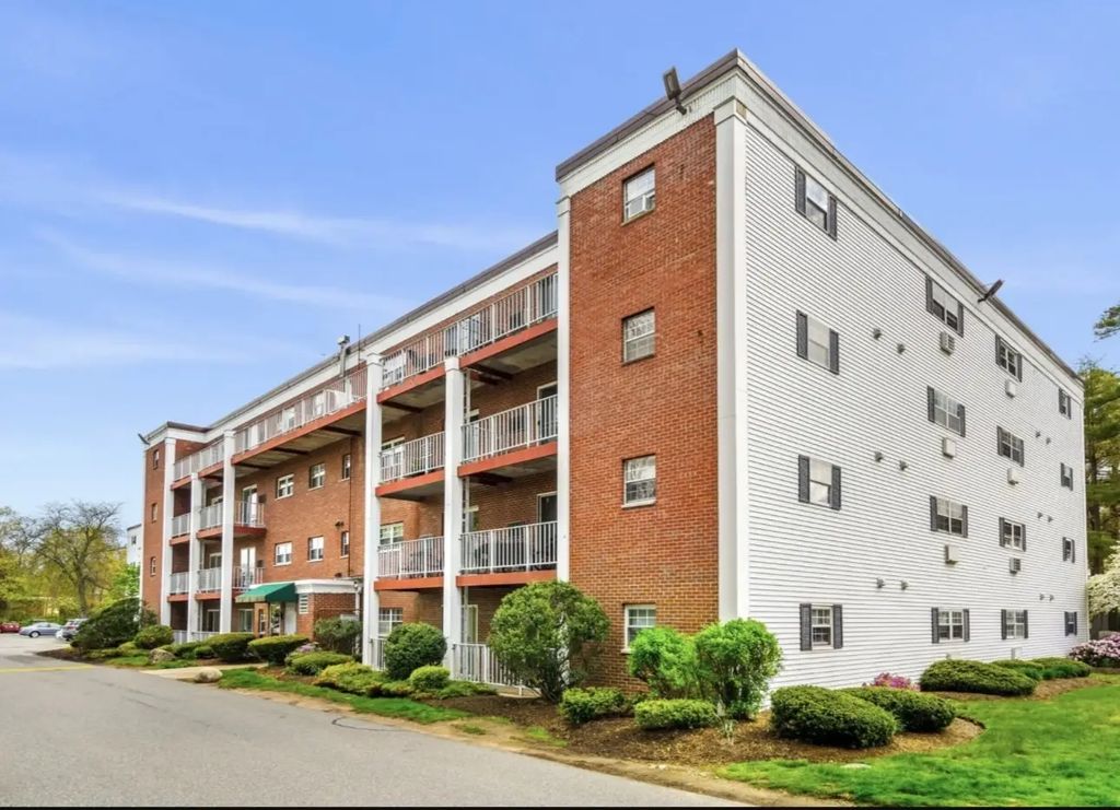 26 Greentree Ln #31, Weymouth