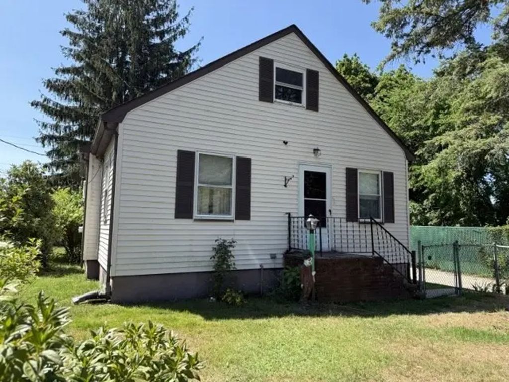 45 Charles Ave, Stoughton