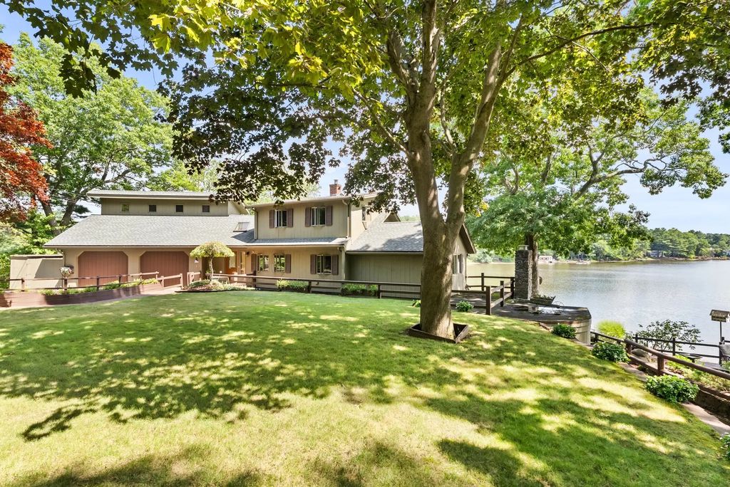 290 Oakridge Ave, North Attleboro