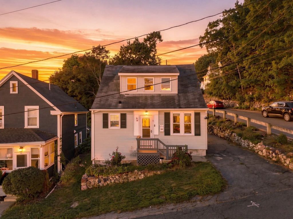 6 Clifton Ave, Saugus