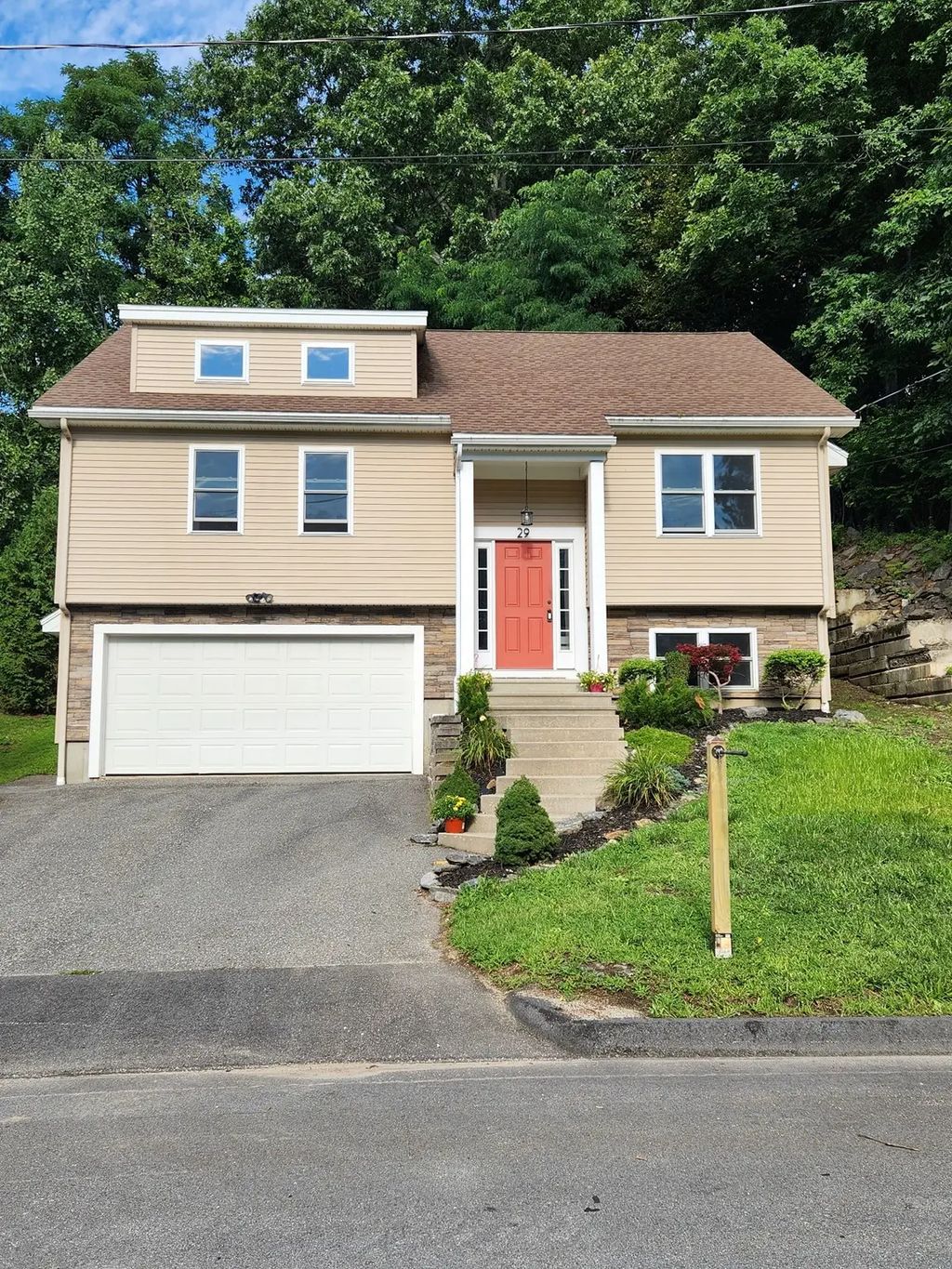 29 Buckley Rd, Worcester