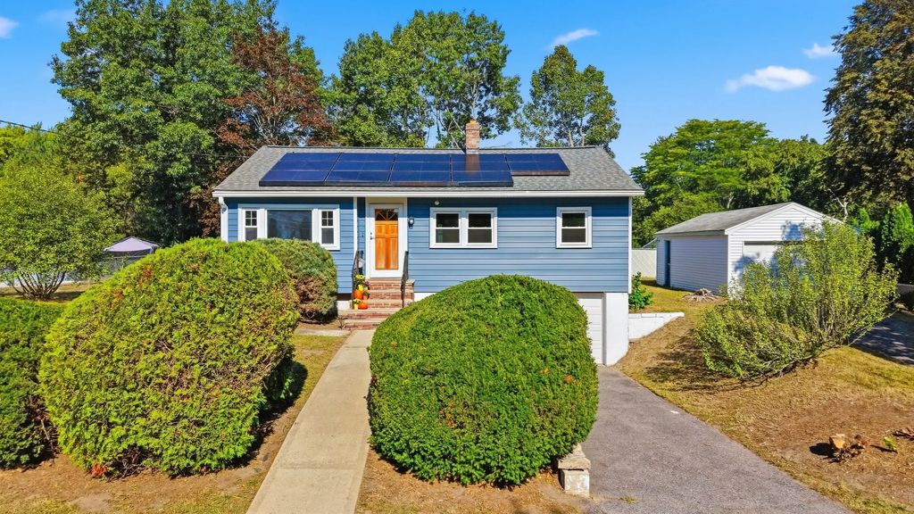 44 Memorial Dr, Methuen
