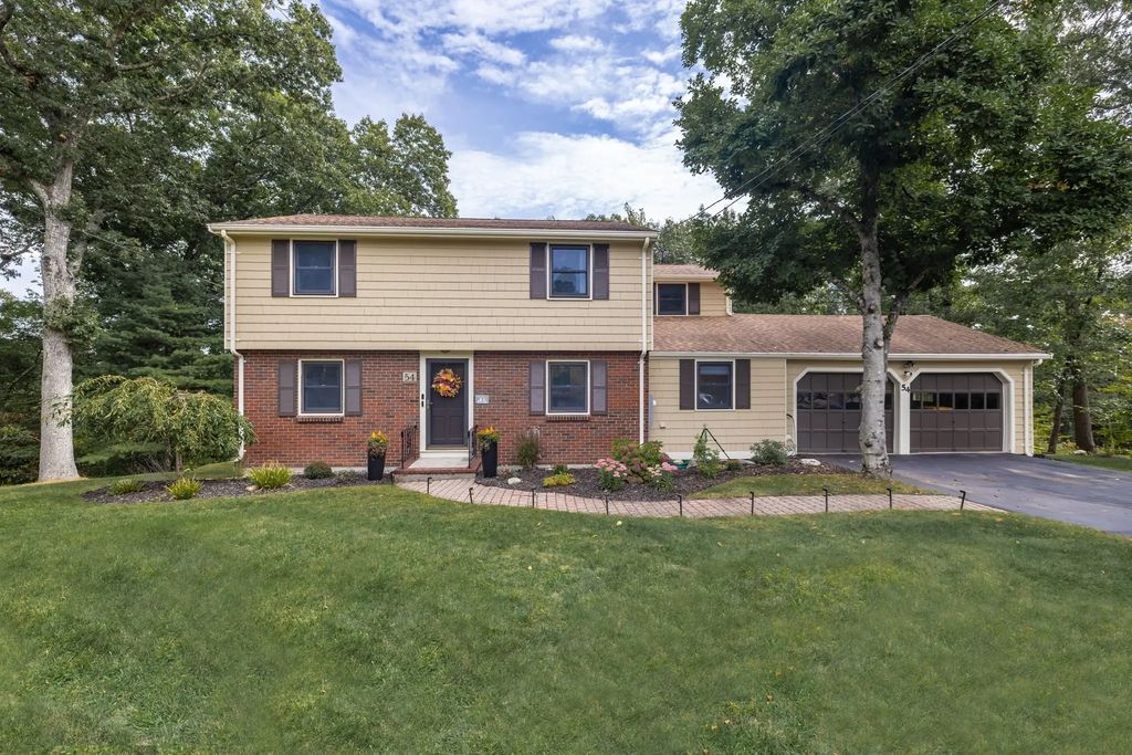 54 Checkerberry Ln, Framingham