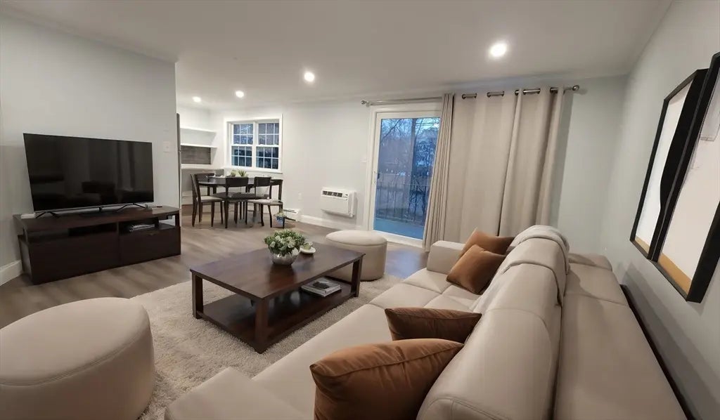 70 Farrwood Ave #11, North Andover