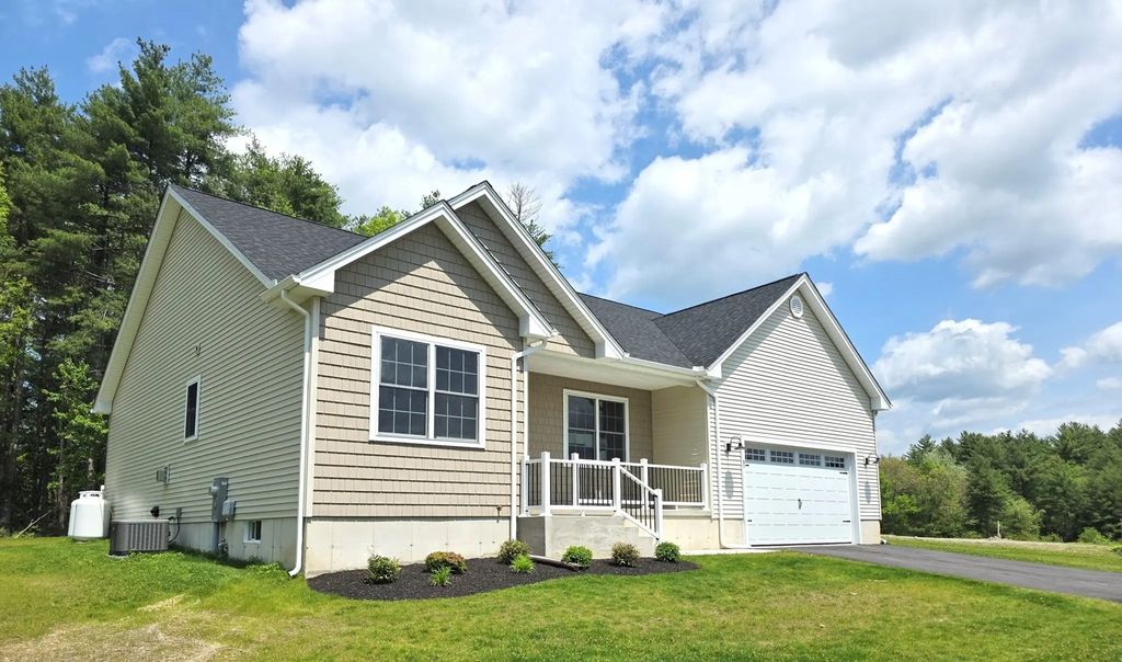 31 High Bluff, Belchertown