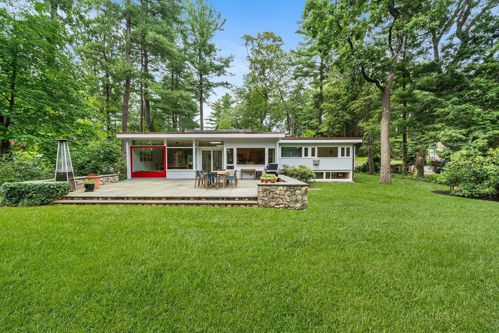 32 Moon Hill Rd, Lexington