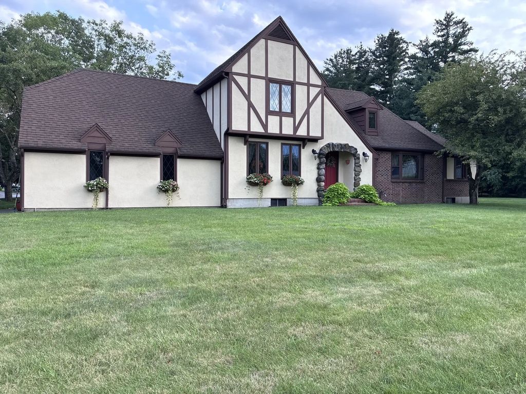 6 Old Homestead Road, Methuen