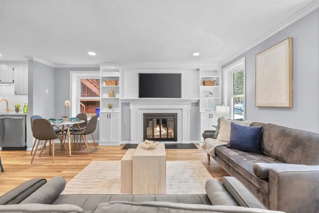 17 Henley St #b, Boston