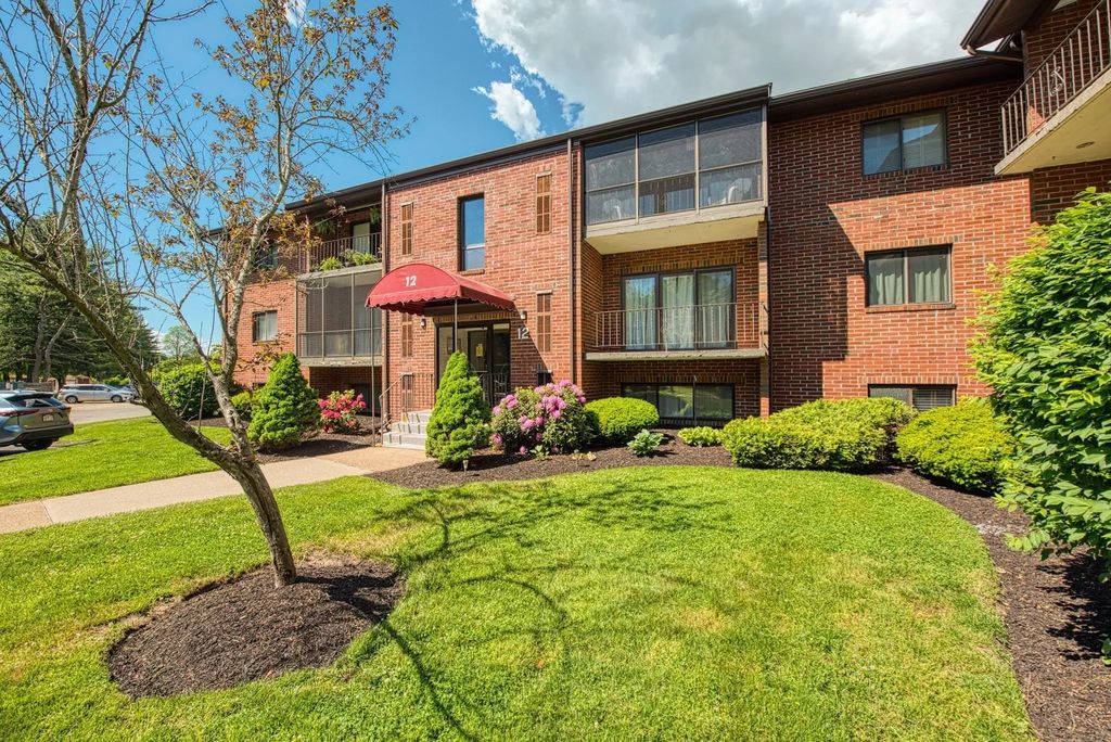 221 Oak St #12-15, Brockton