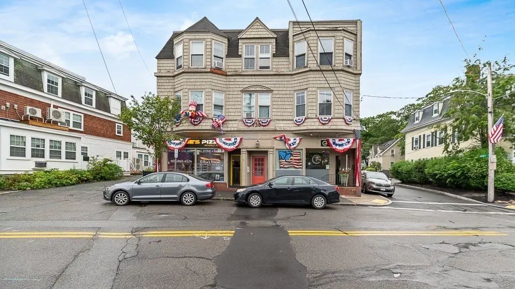 730 Hale St #2r, Beverly
