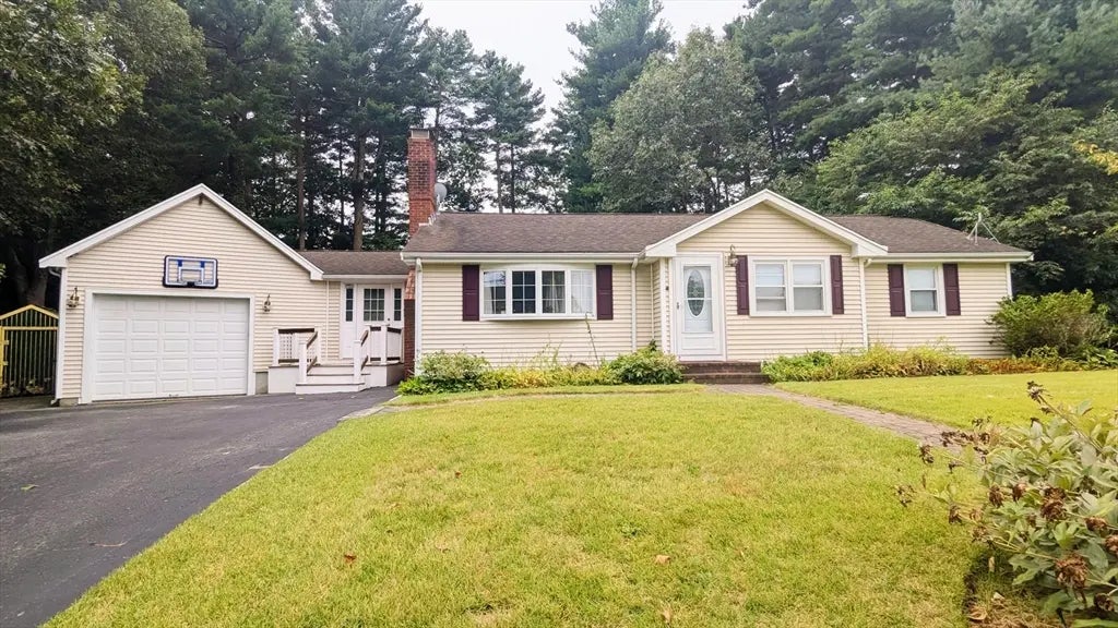 169 Pond Street, Holbrook