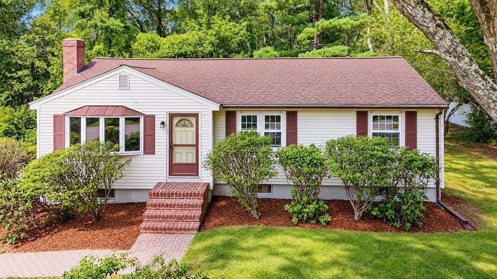 35 Forge Village Rd, Westford