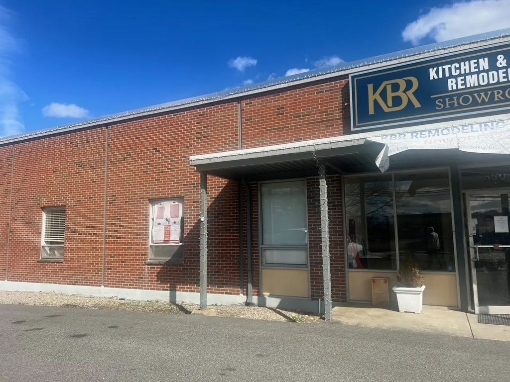 550 Turnpike St #3, Canton