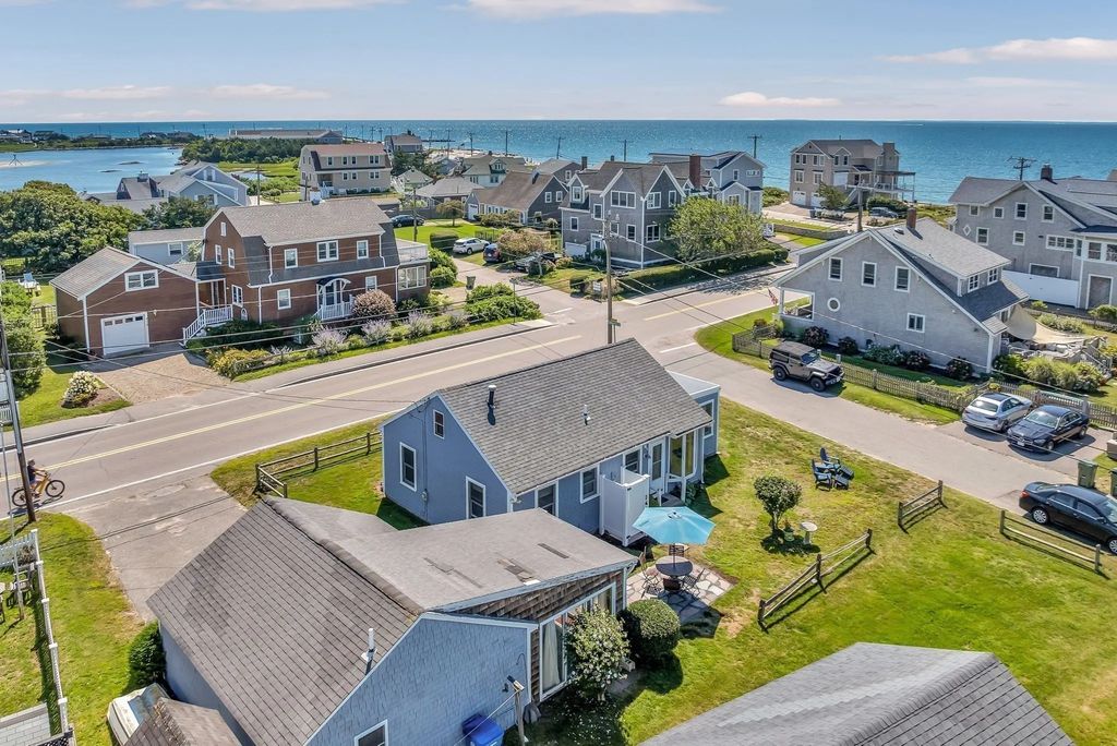 411 Maravista Ave, Falmouth