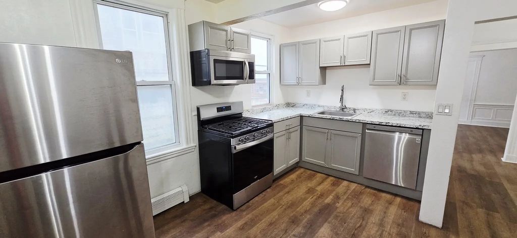 118 Cottage #2, Chelsea