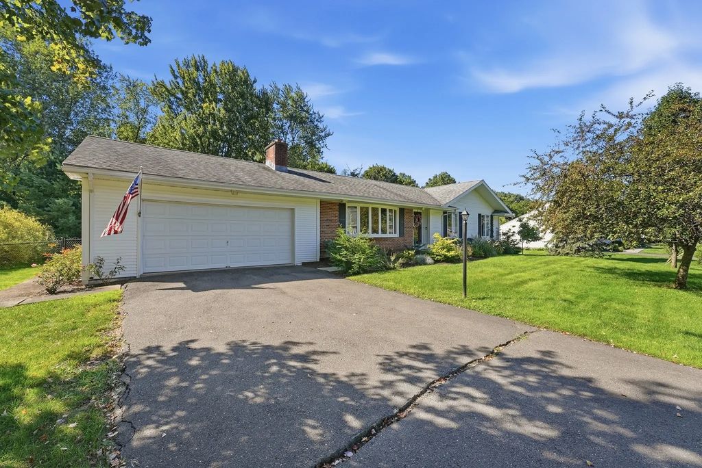 19 Old Barn Road, West Springfield