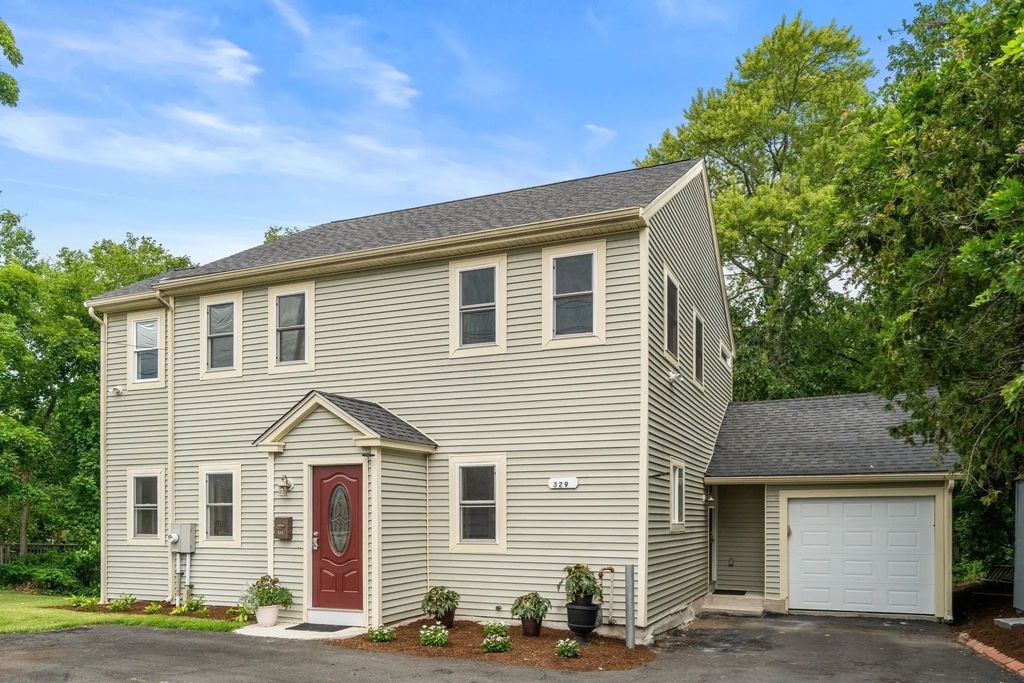 329 Pleasant Street, Ashland