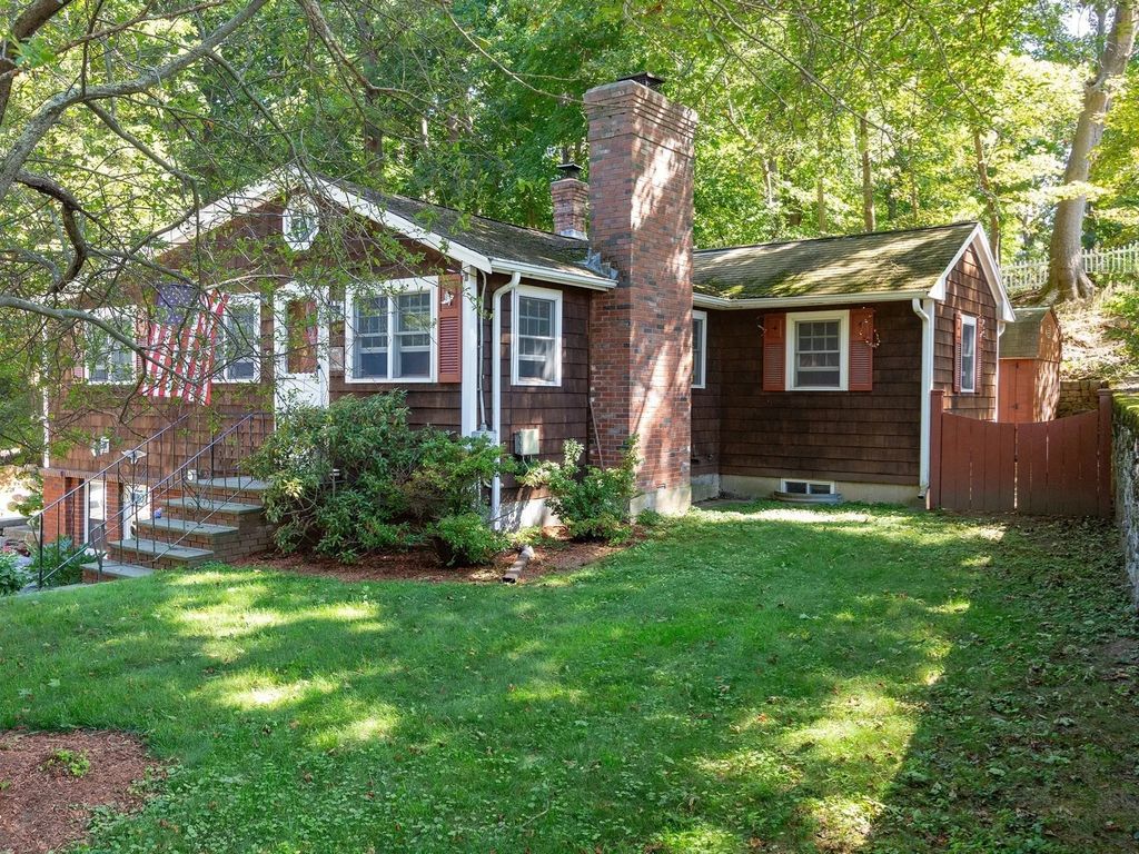 5 Mansion Rd, Wayland