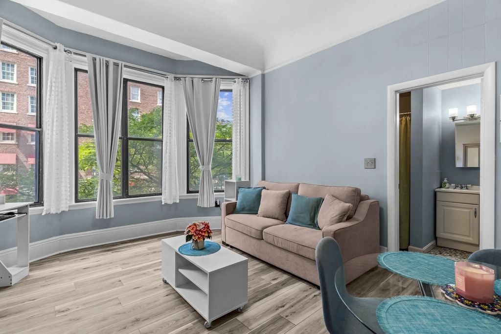 366 Commonwealth Ave #2i, Boston