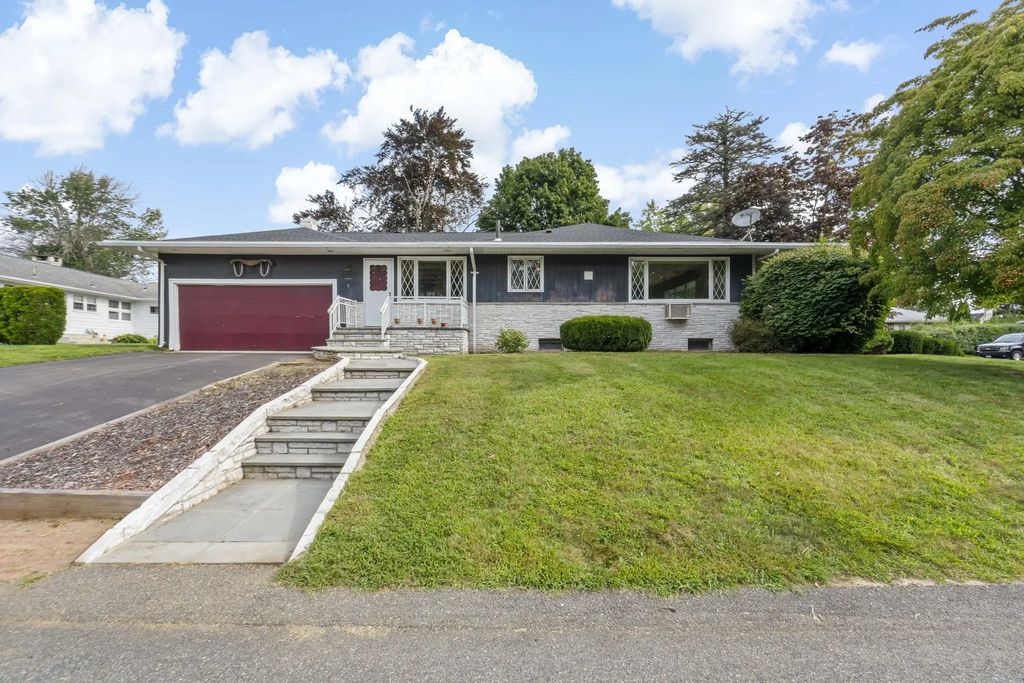 7 Harold Ave, Somerset