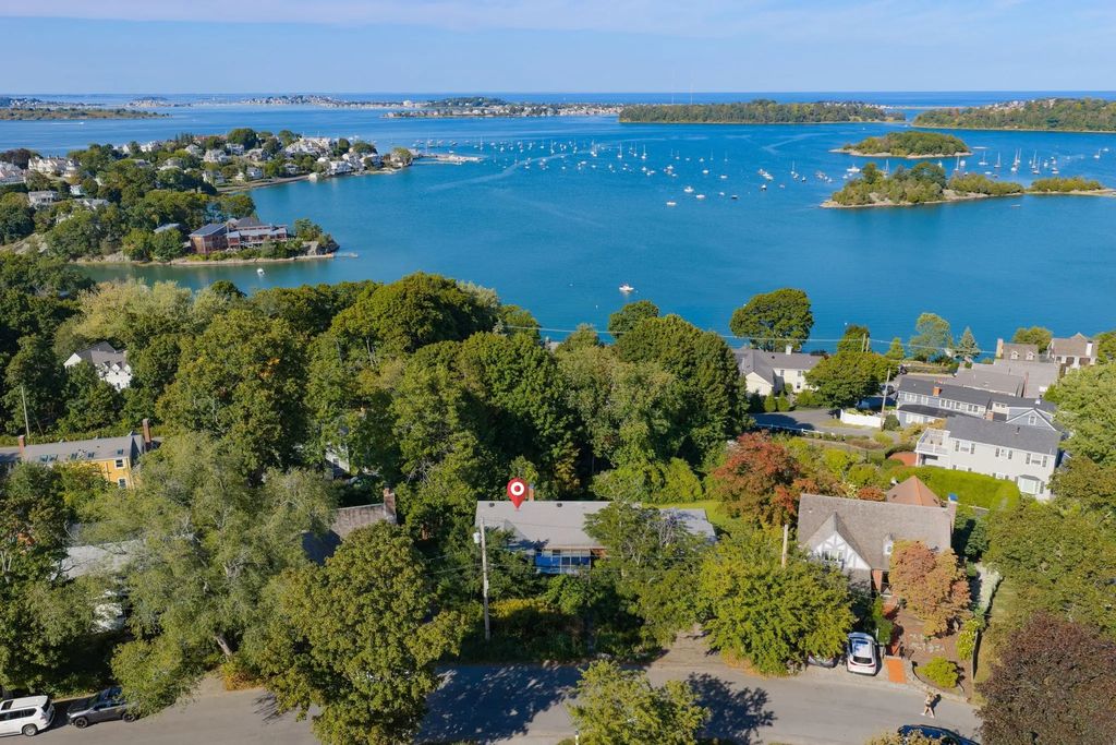 17 Talbot Rd, Hingham