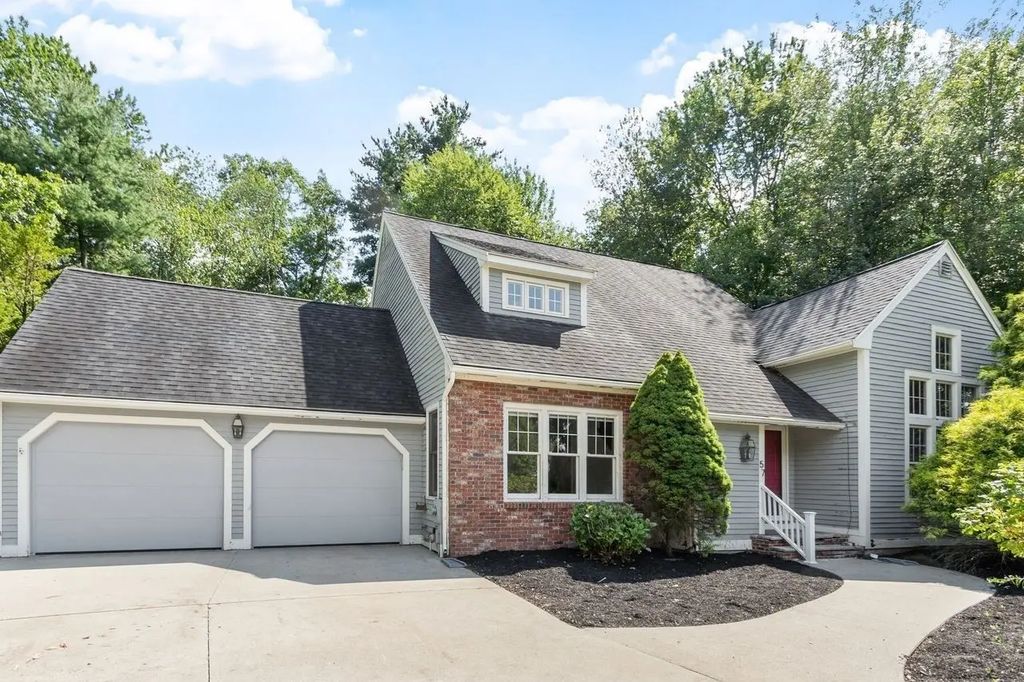 57 Cobblestone Circle, North Andover