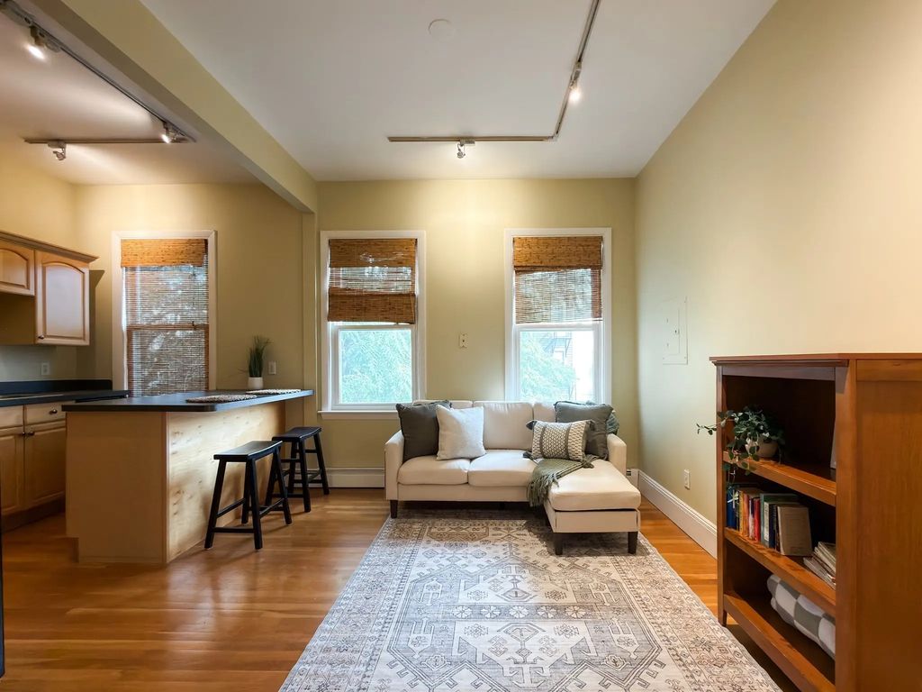 392 Norfolk St #2, Cambridge