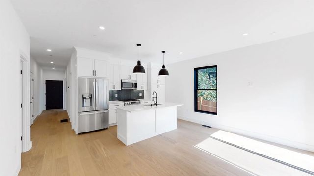 19-21 Buttonwood St #1, Boston