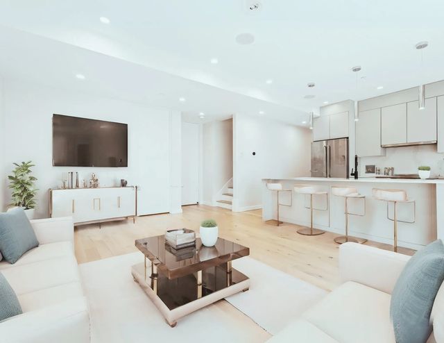 340 W 2nd St #p21, Boston