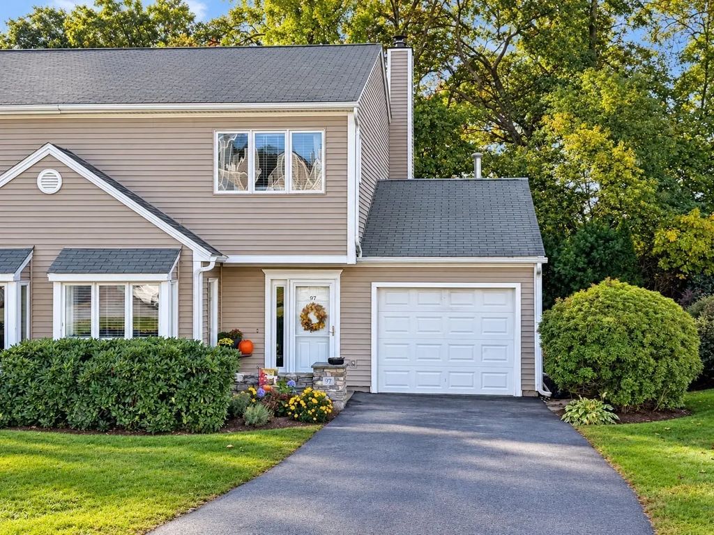 97 Oakwood Lane #97, Worcester