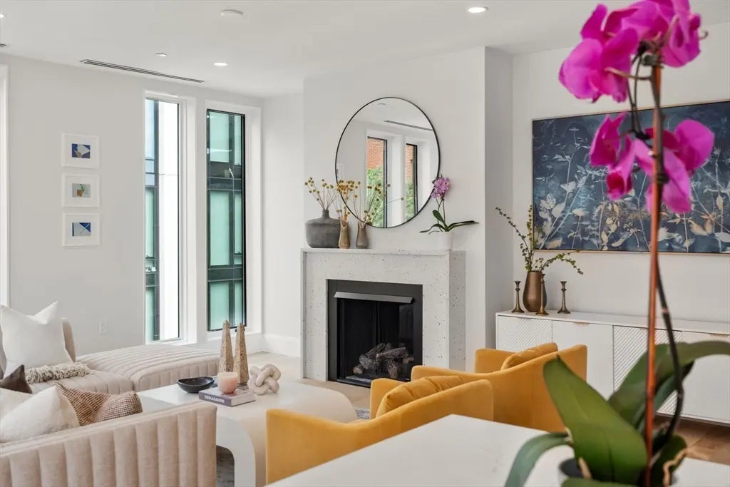 67 Church St #ph6, Boston