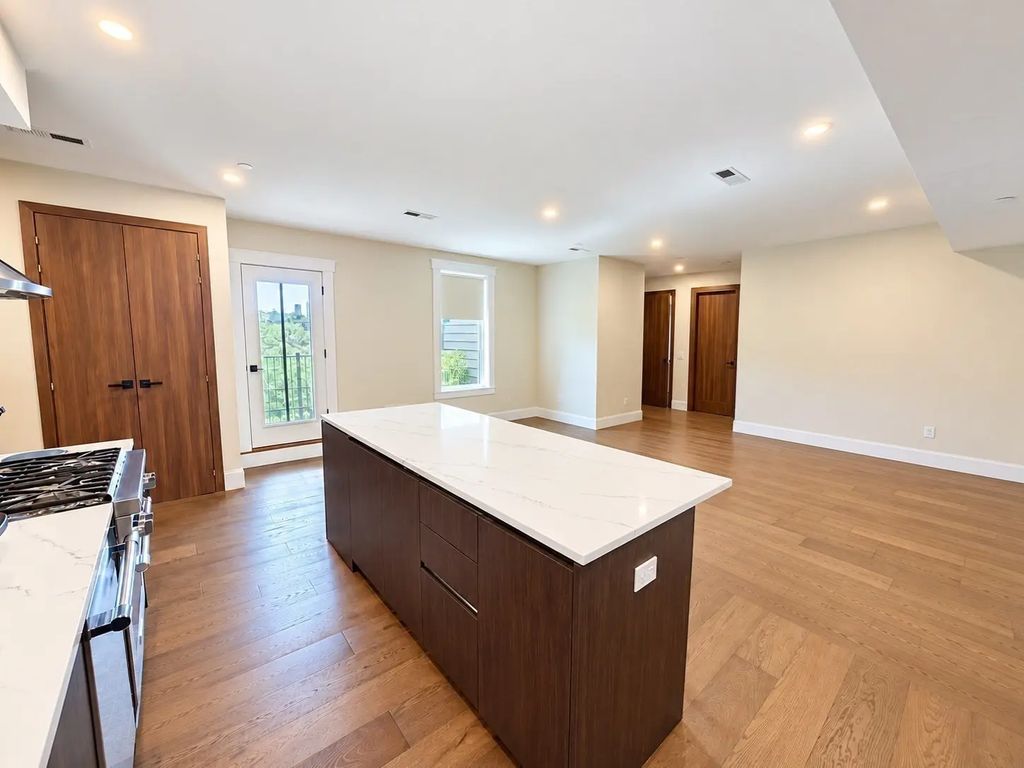 270 Paris Street #2, Boston