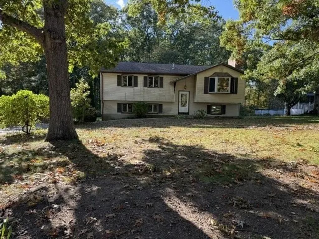 8 Windy Ridge Rd, Webster