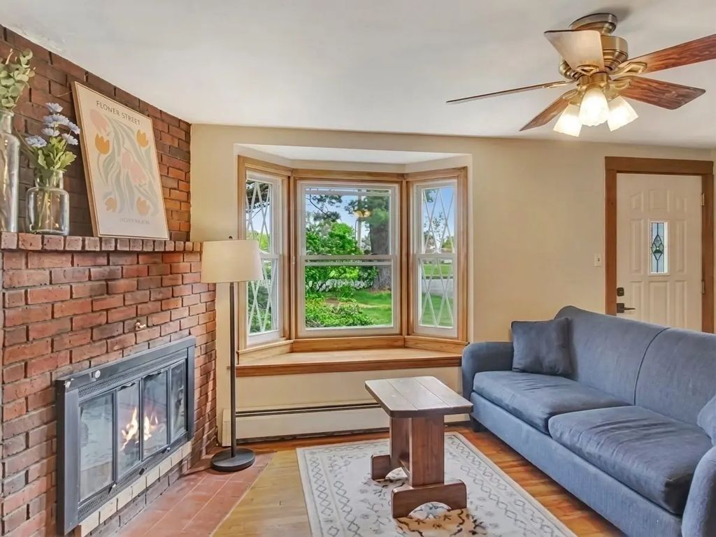 69 Appleton St, Saugus