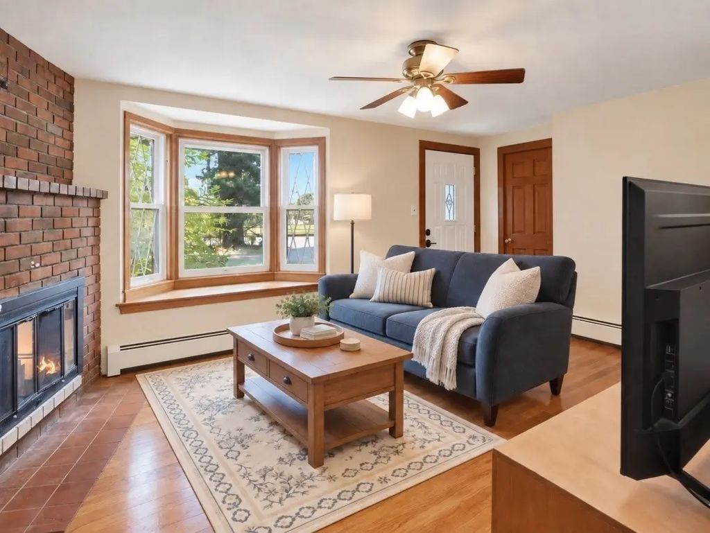 69 Appleton St, Saugus