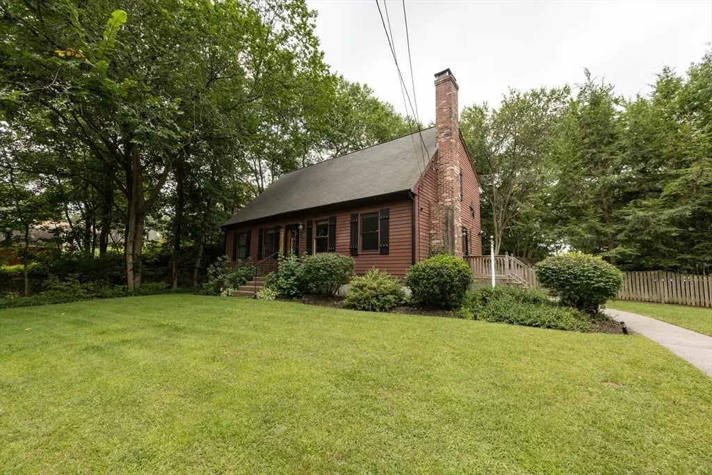 7 Elmwood Street, Blackstone