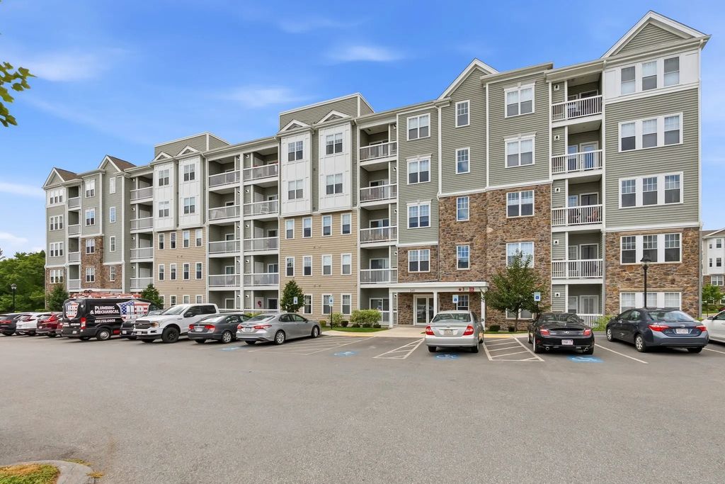 260 Martins Landing Way #202, North Reading